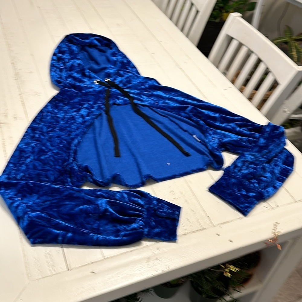 Velvet/Velour blue open crop top forever 21 size medium
